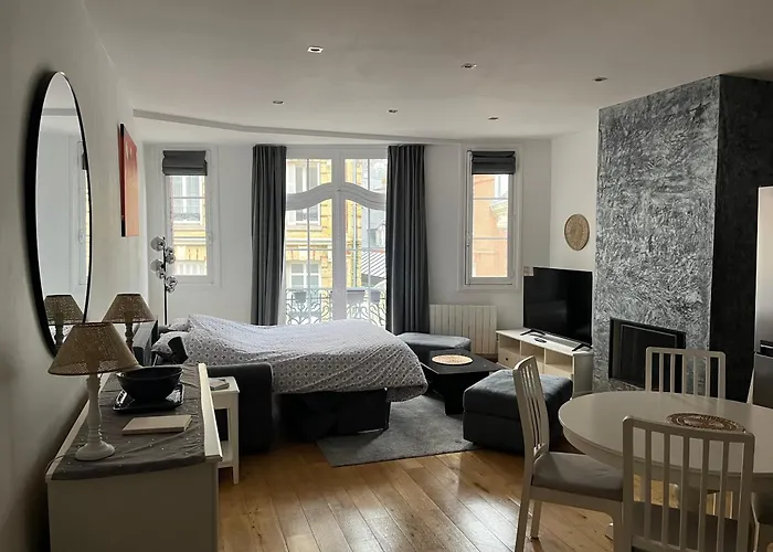 Loving - Quartier Bonsecours 滨海图维列